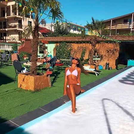 Cactus Camin Studentesc Pentru Elevi Si Studenti Costinesti